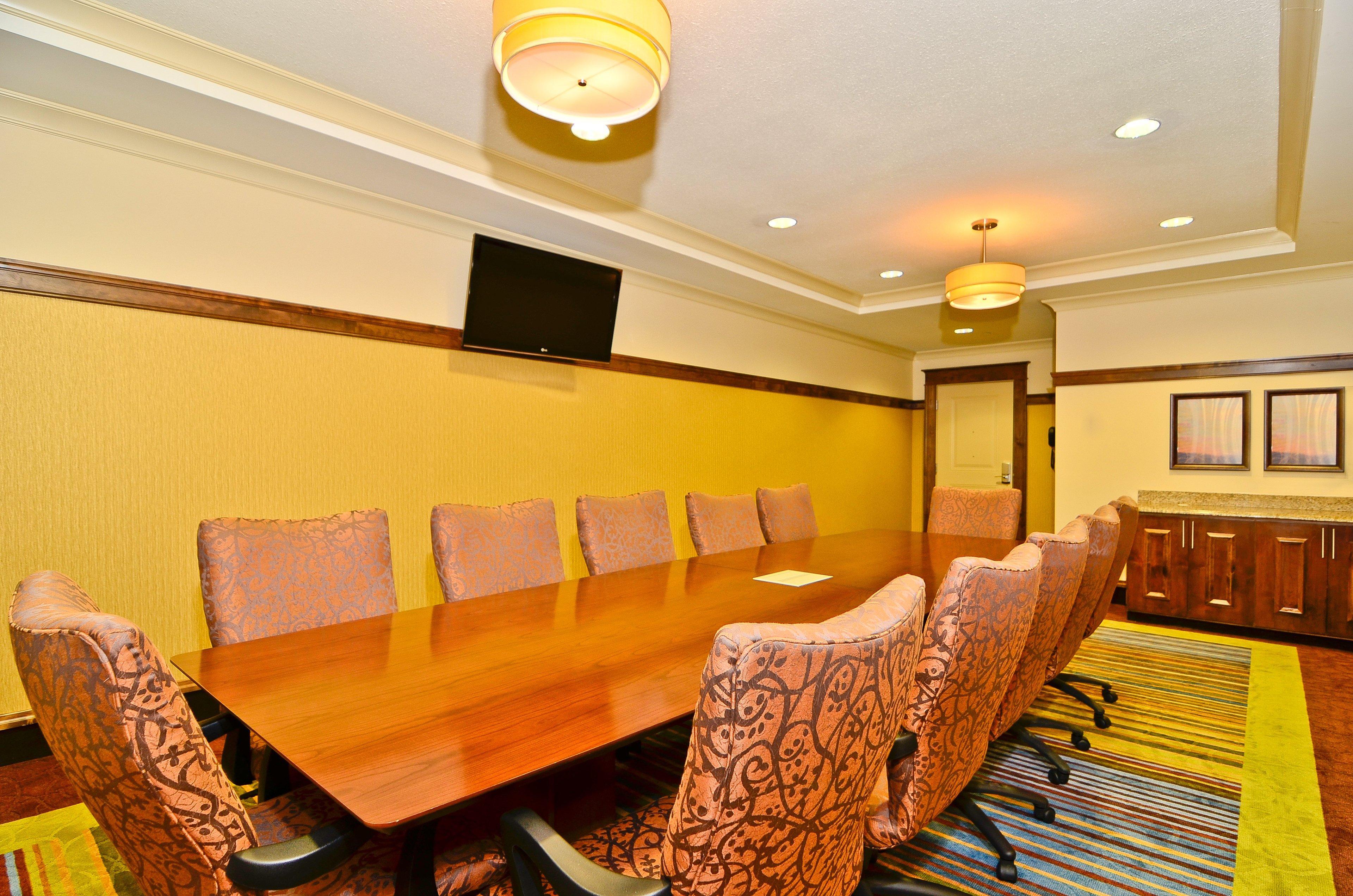 Holiday Inn Express & Suites - Williston By Ihg Exterior photo