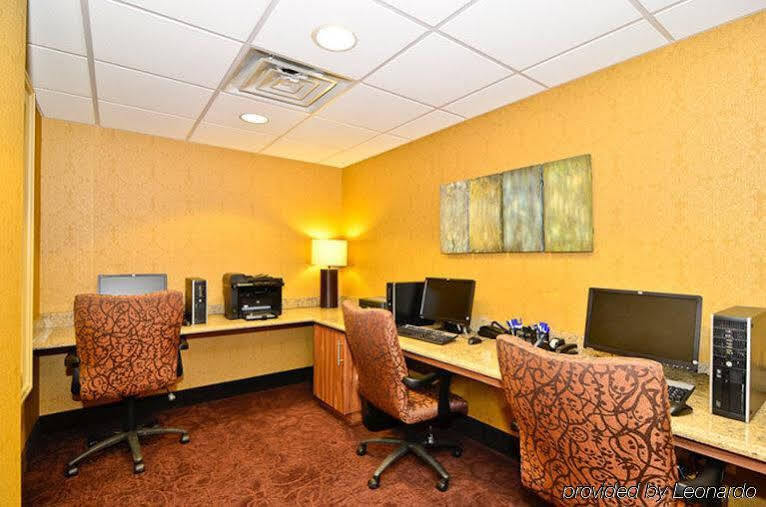 Holiday Inn Express & Suites - Williston By Ihg Exterior photo