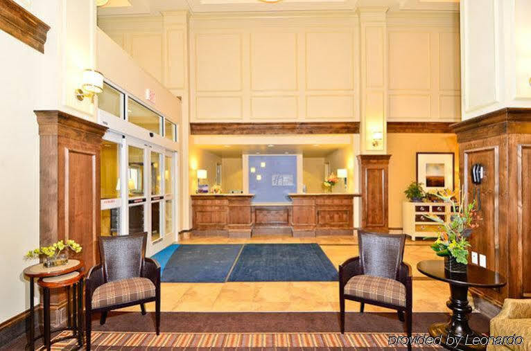 Holiday Inn Express & Suites - Williston By Ihg Exterior photo